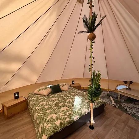 Le Tipi Tropical Au Bord De La Riviere *