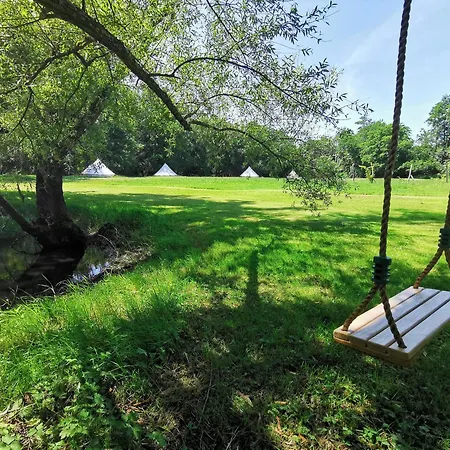 Le Tipi Tropical Au Bord De La Riviere *