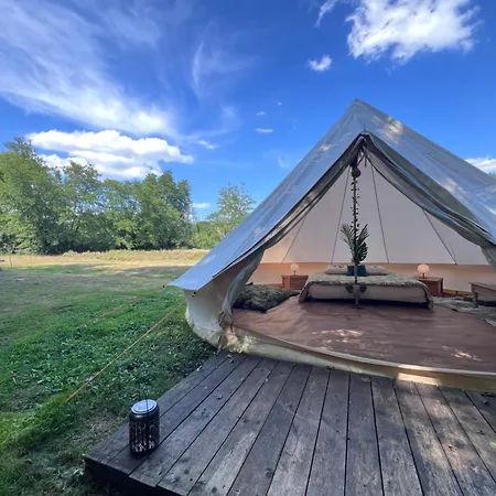 Le Tipi Tropical Au Bord De La Riviere